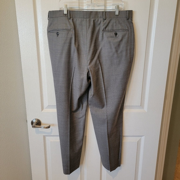 Jos A Bank Tailored Suit Mens Grey 100% Wool 42R 38W X 29.5L Double Vent Flat - Picture 12 of 14